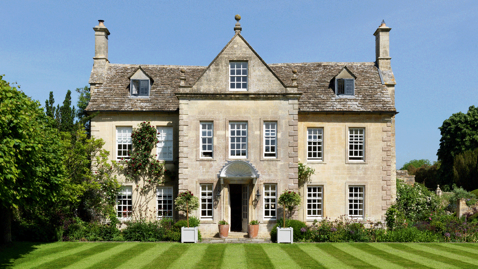 A Cotswold house designed with understated glamour by Joanna Wood
