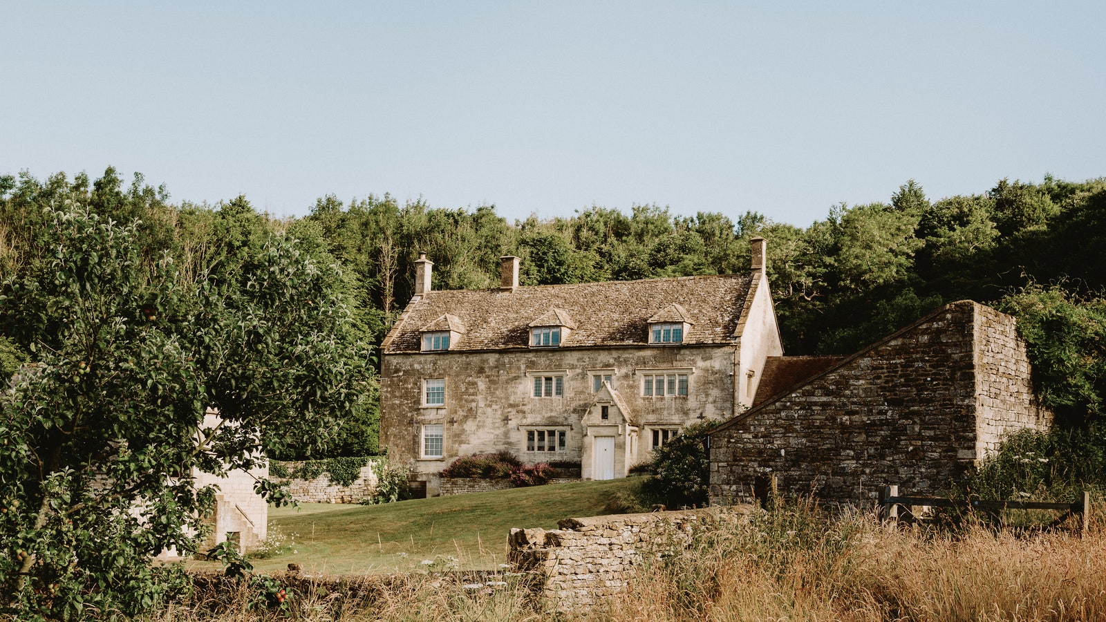 An 18th-century Gloucestershire farmhouse with a simple, relaxed interior